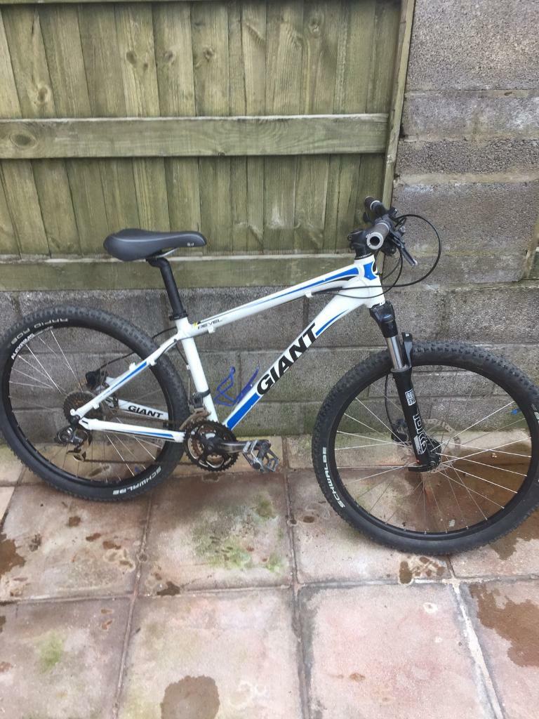 Giant revel 3 mountain bike Shimano gears disc brakes in Knowle