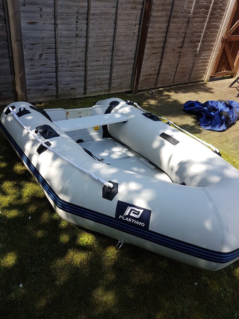 Plastimo Inflatable Dinghy included are oars, seat, pump and carry case