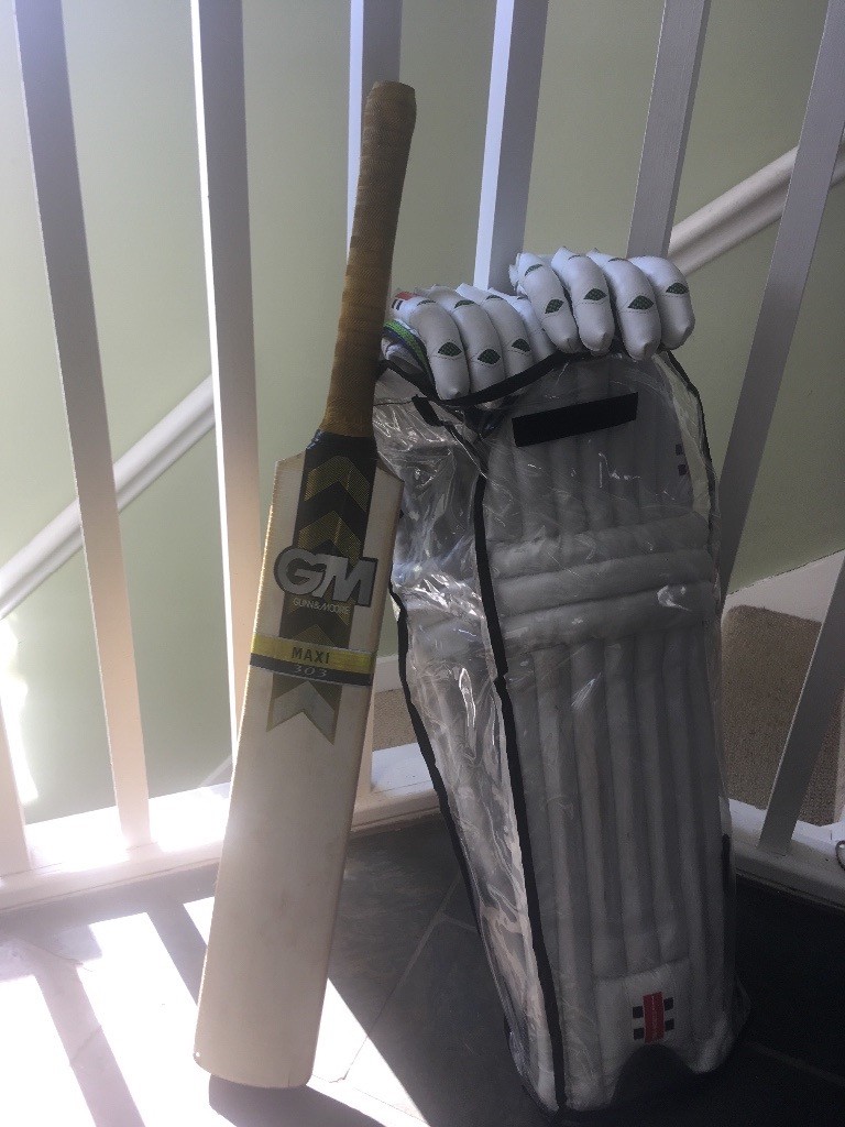Adult Cricket bat, pads and gloves in Bath, Somerset Gumtree