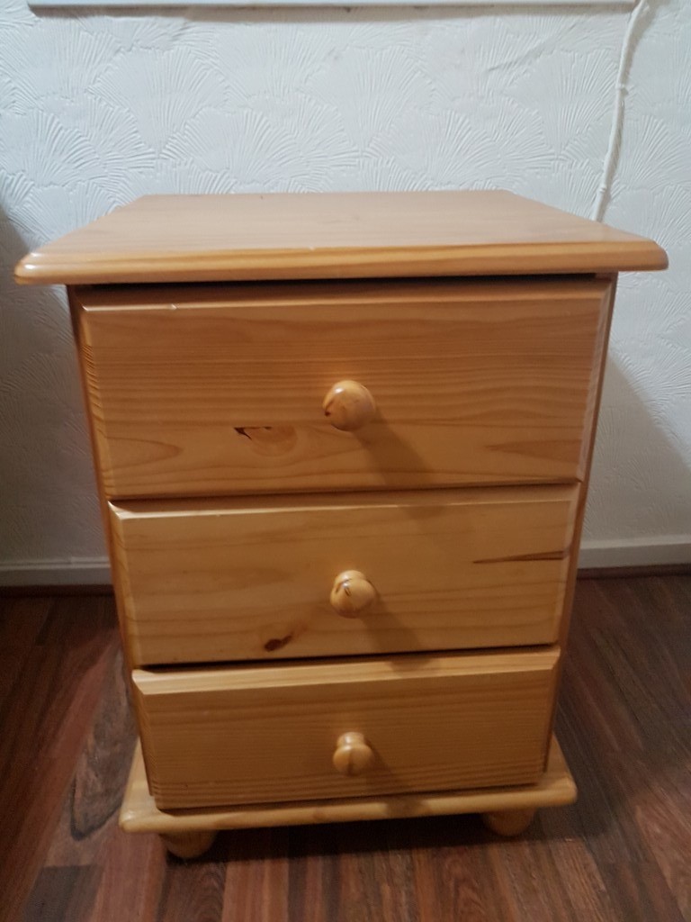 Hamilton 3 Drawer Bedside Table In Pine In Cyncoed Cardiff