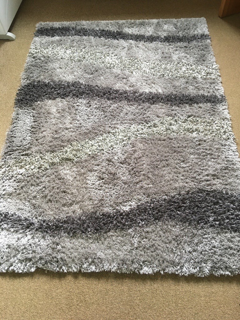 Rug and 4 matching cushion covers in Falkirk Gumtree