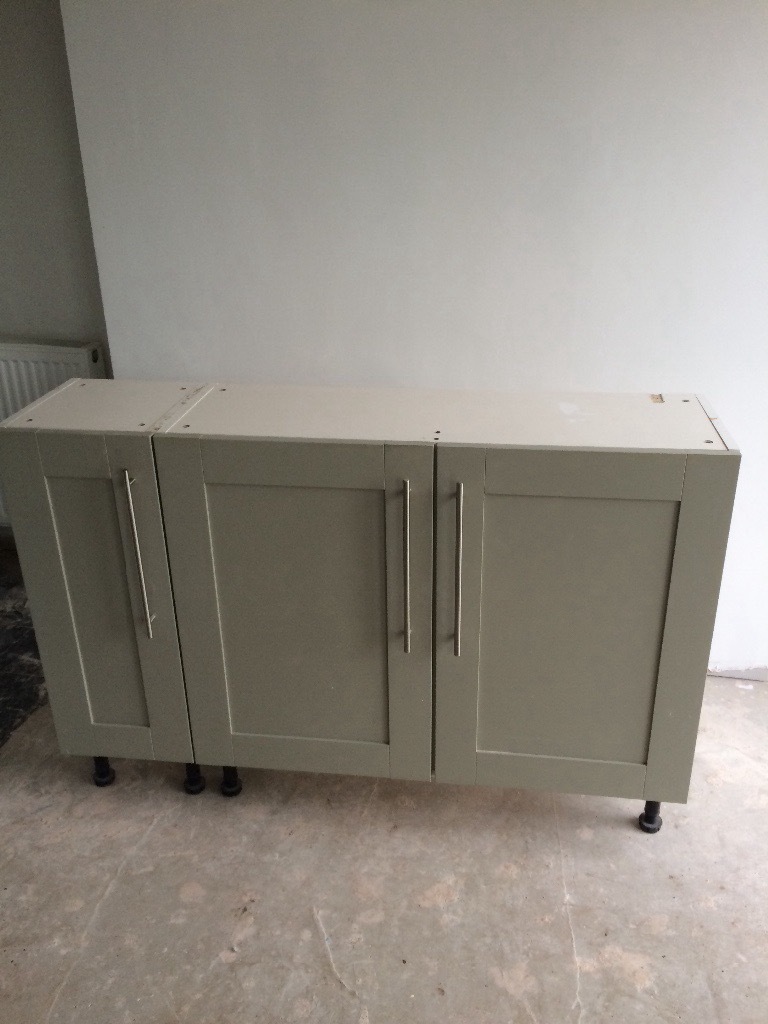 Benchmarx Oxford shaker green kitchen units. Range of sizes (half depth