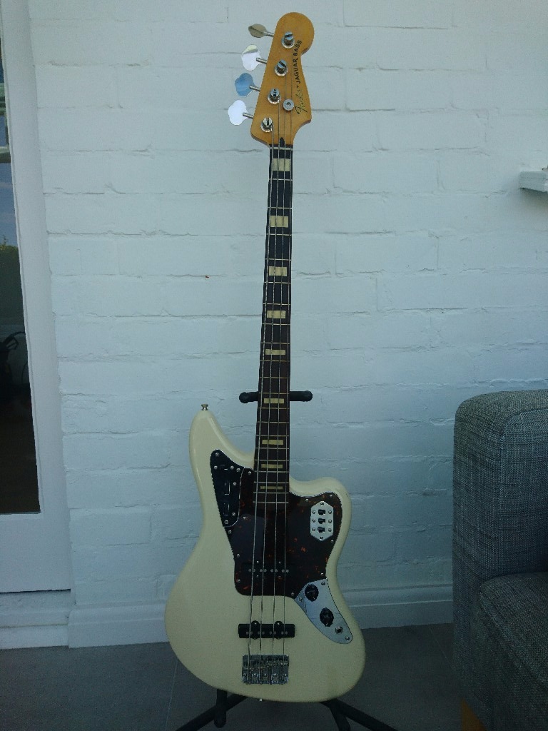 Fender Deluxe Jaguar Bass MIJ in Olympic White in Northampton