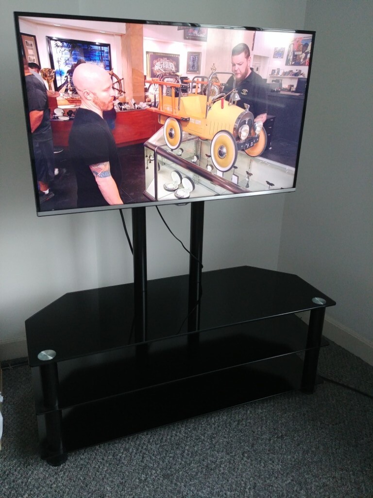40 Inch Samsung TV (TV table stand optional) in County Antrim Gumtree