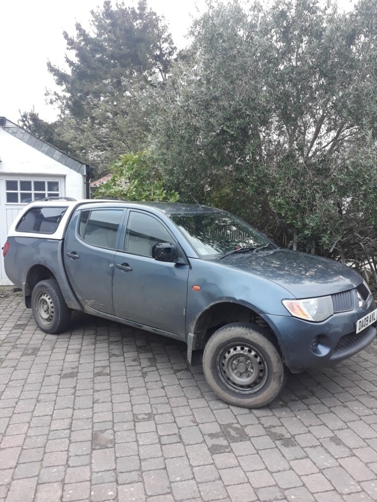 Mitsubishi l200 2009