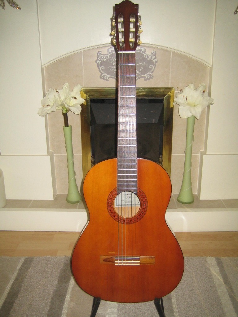 Yamaha C40 (C40) Classical Guitar Nylon String Acoustic Guitar in