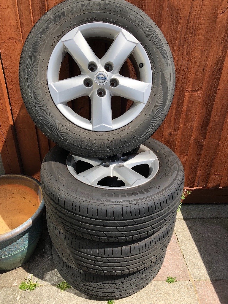 Nissan qashqai 17 inch alloy wheels and tyres 5×114.3 Toyota etc in Largs, North Ayrshire