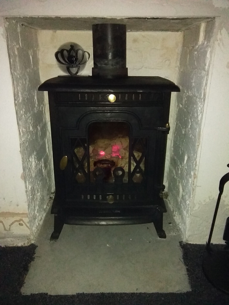 Country Kiln woodburning/multifuel stove in as new condition. in