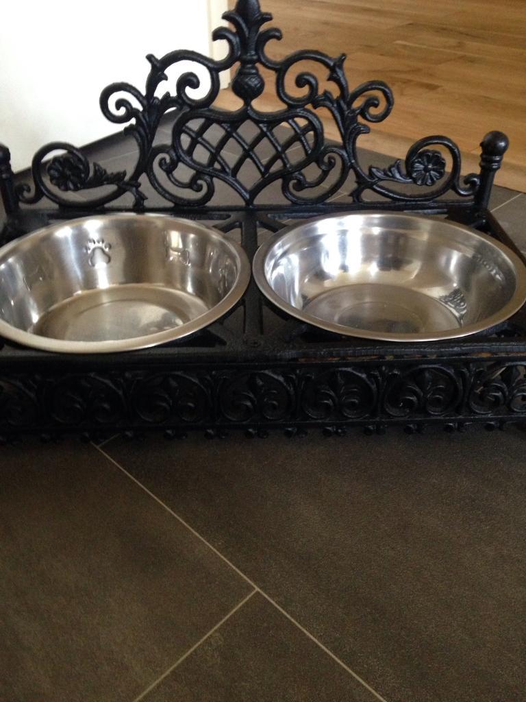 cast iron dog bowl holder
