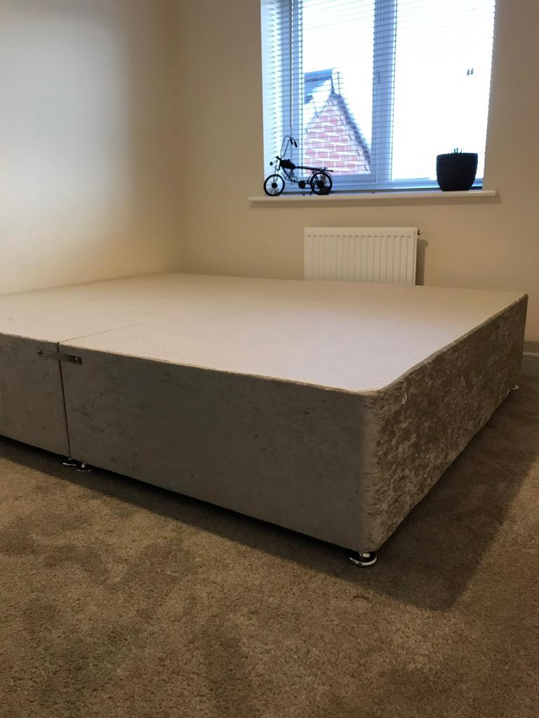 Crushed velvet king size divan bed frame perfect condition in