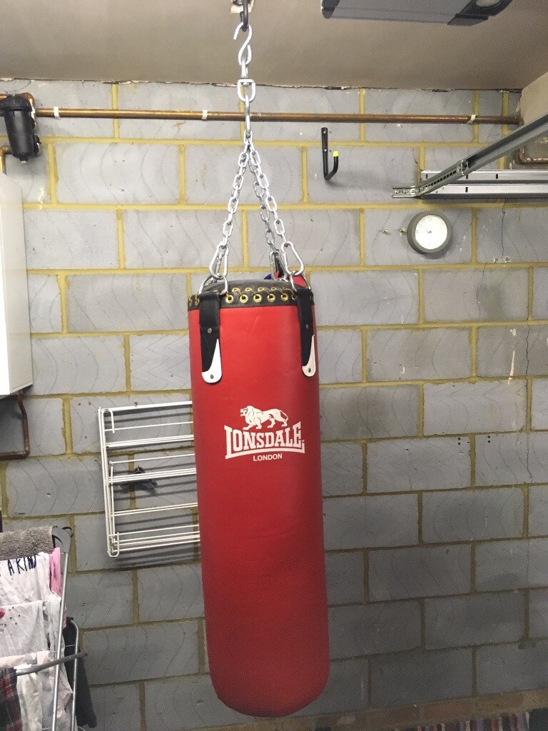 Lonsdale heavy punch bag plus hanging chains in Ash Vale, Hampshire