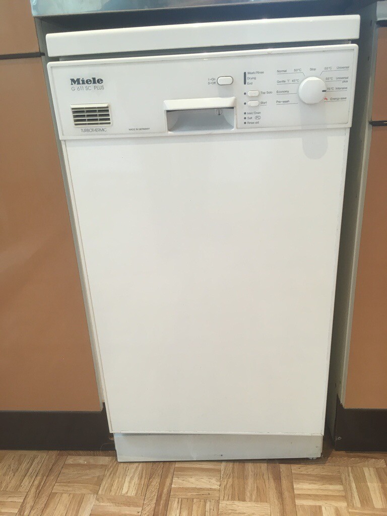 Miele freestanding slimline dishwasher (G611SC Plus Turbothermic) in