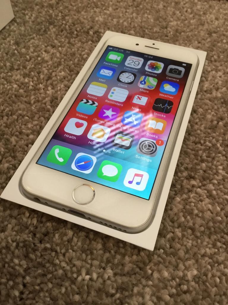 Immaculate Apple IPhone 6 White / Sliver 16 GB Unlocked in Rushden