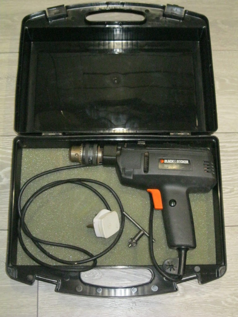 Black & Decker BD142 / 500W Corded Hammer Drill With Case in