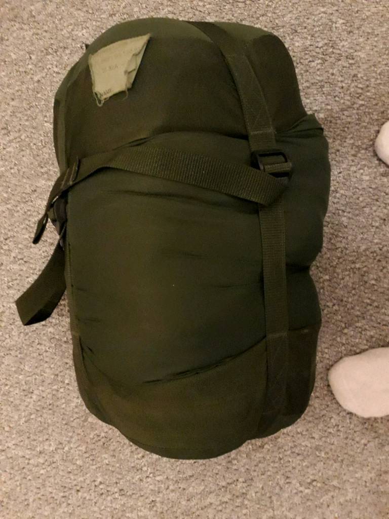 British army arctic sleeping bag with compression sack. in Wellsnext