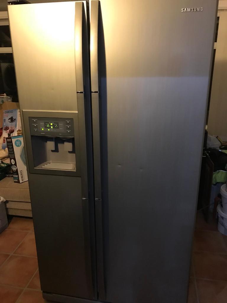 Samsung Dark Metallic Grey American Fridge Freezer in Gartcosh