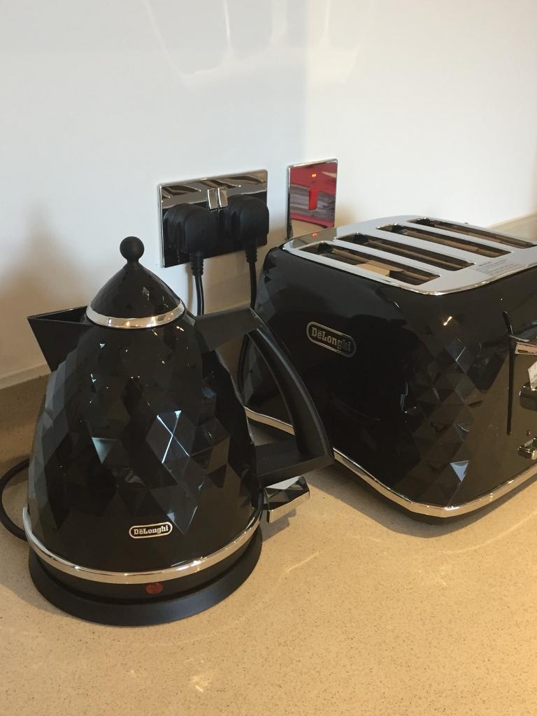 Black DeLonghi Brillante Faceted Kettle + 4 Slice Toaster Set Kitchen