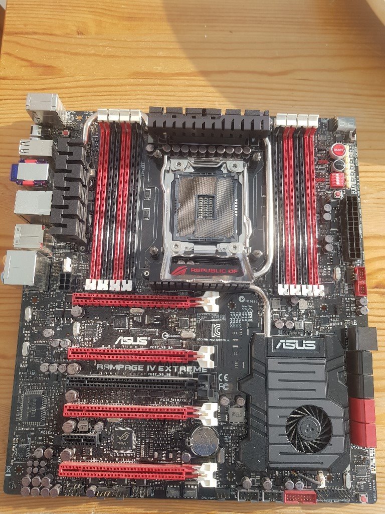 Asus Rampage IV Extreme Intel X79 (Socket 2011) DDR3 Motherboard in