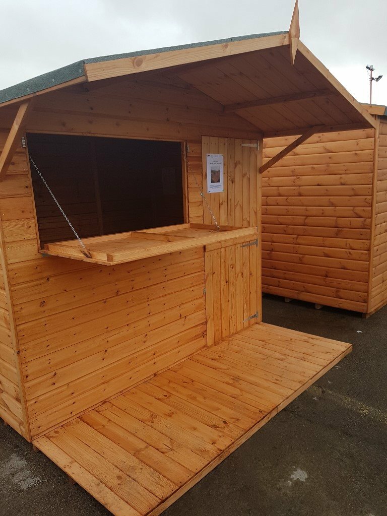 8 x 6 beer hut with a 3ft over hang Ex display in Wolverhampton, West