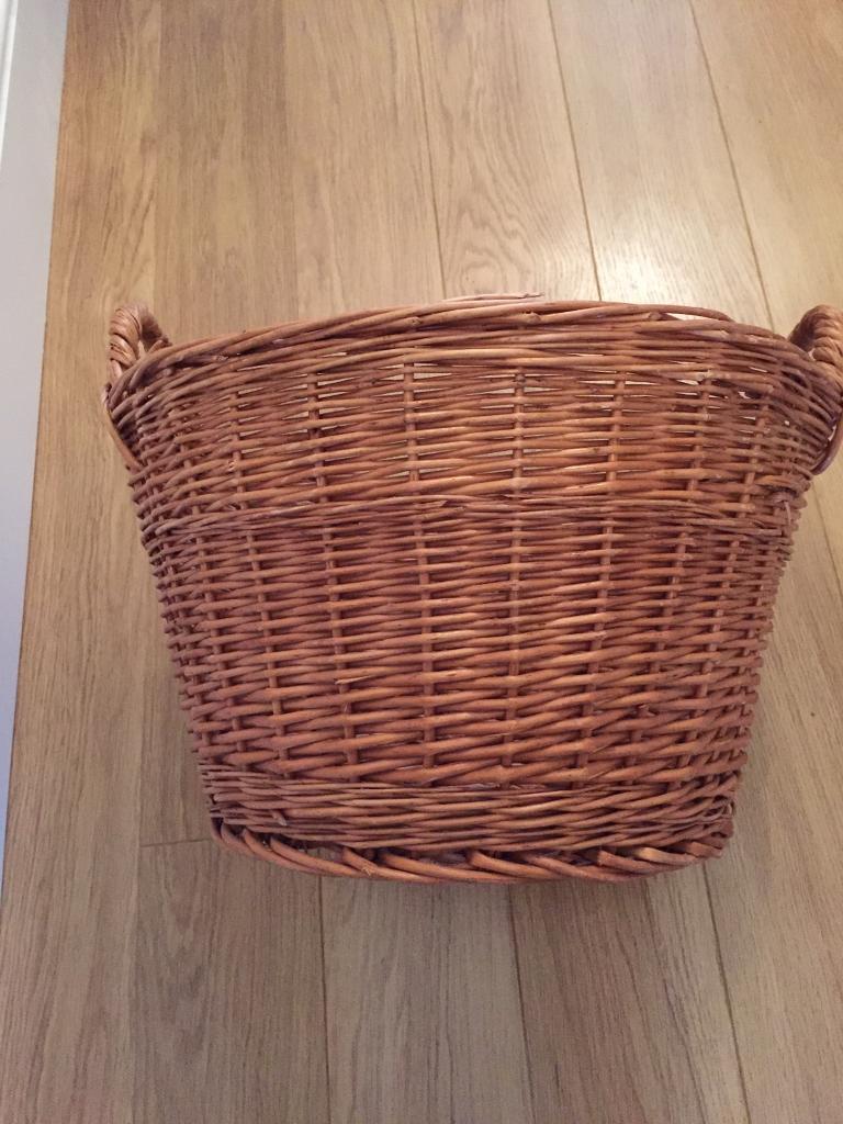 Wicker weaved extra large ratton log basket or linen basket with