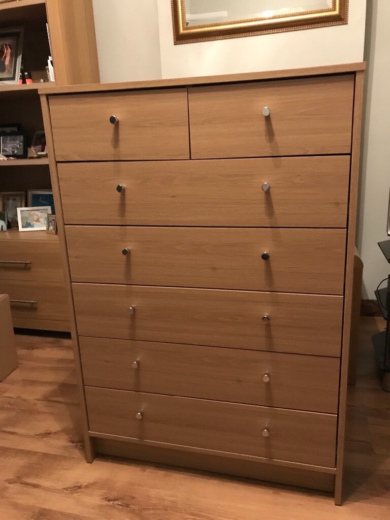 Oak Coloured Chest With Drawers On Metal Runnets In Gedling