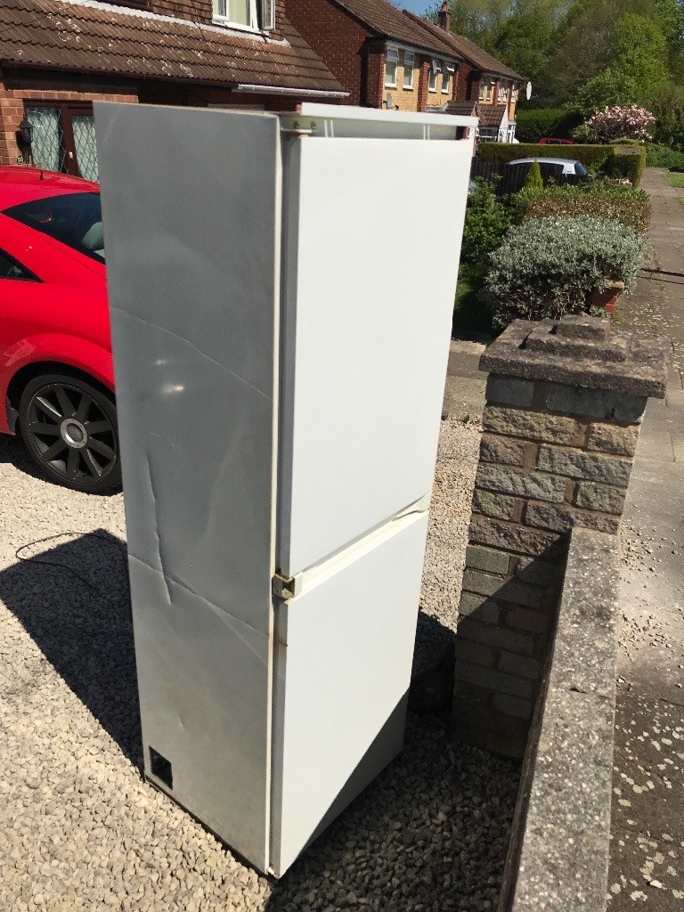 Fridge freezer, works but missing plug. in Coventry, West Midlands
