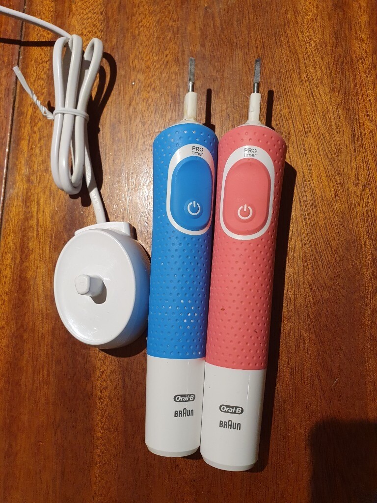 Broken toothbrushes OralB Braun Pro timer and charger in Greenwich