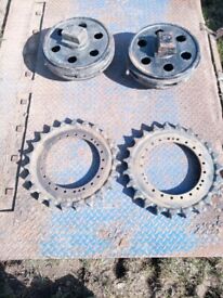 image for Daewoo DH150 Digger 2 x Sprockets & 2 x Idlers
