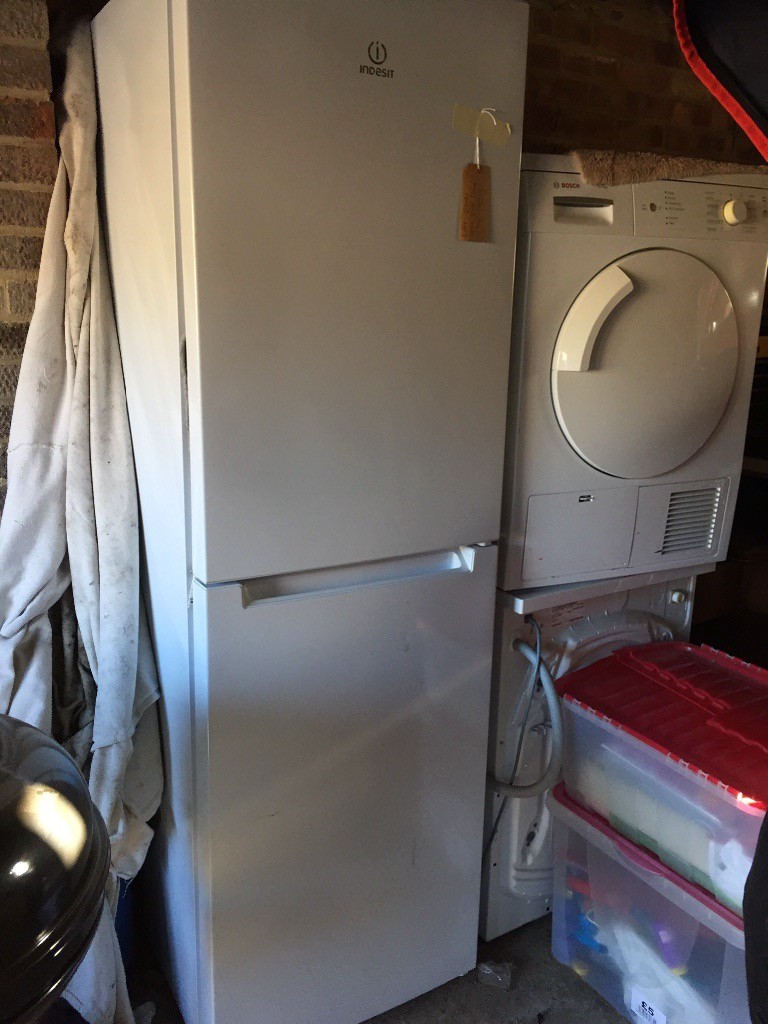 Indesit (frost free) FridgeFreezer... (pick up from Dibden)... in