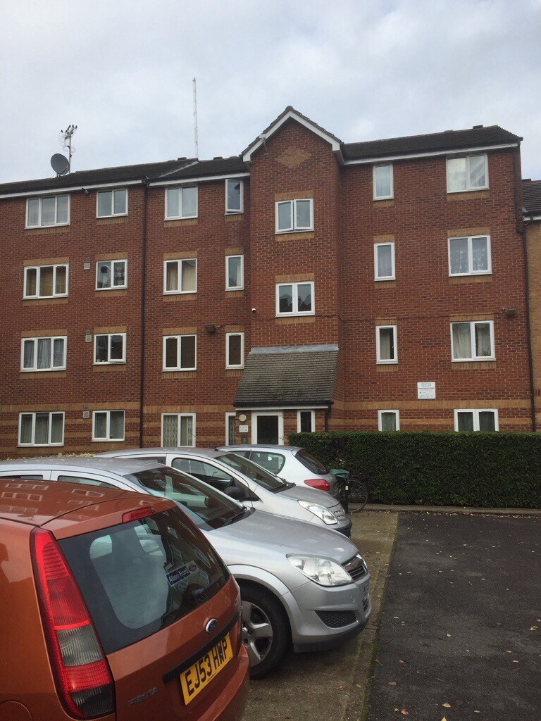 Tottenham Hale 1 bed flat. Large. Newly refurbished. Parking. Excellent