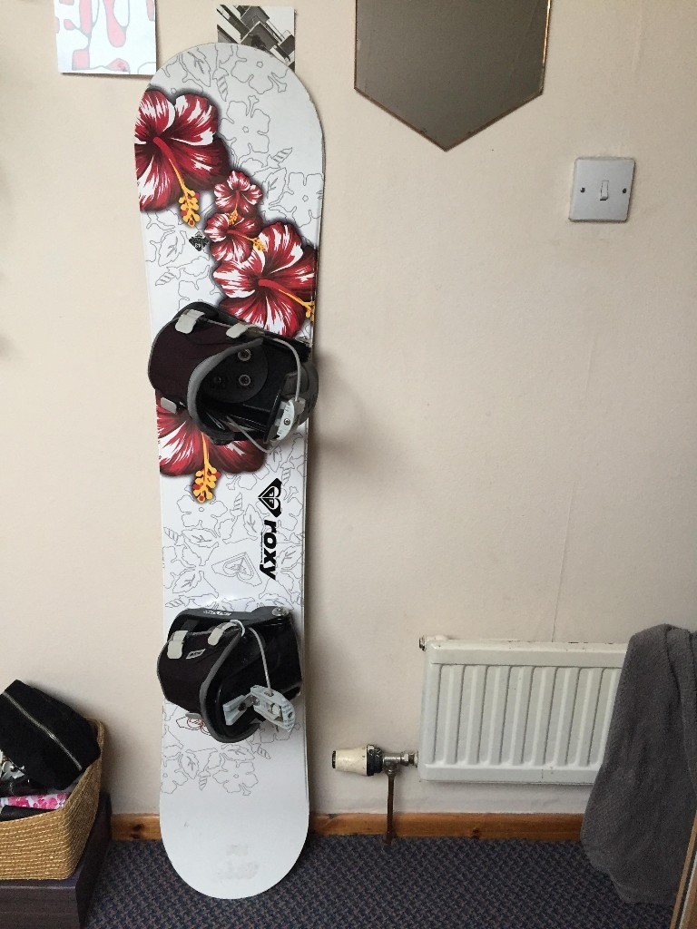 143cm Roxy Snowboard fitted with Flow bindings in Aberdeen Gumtree