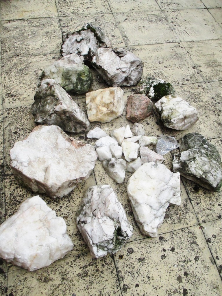 Variety of heavy weathered Somerset Quartz stones suitable for
