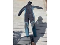 Large 5.5mm wetsuit with hood and xl gloves