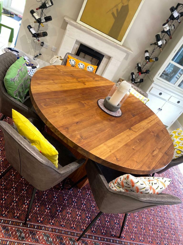 Wooden Round dining table 8 seater in Farnham Common, Berkshire