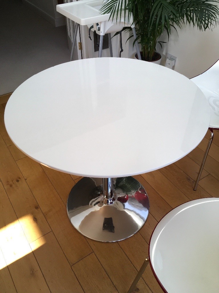 Dwell Palermo medium round white gloss table in Orpington, London