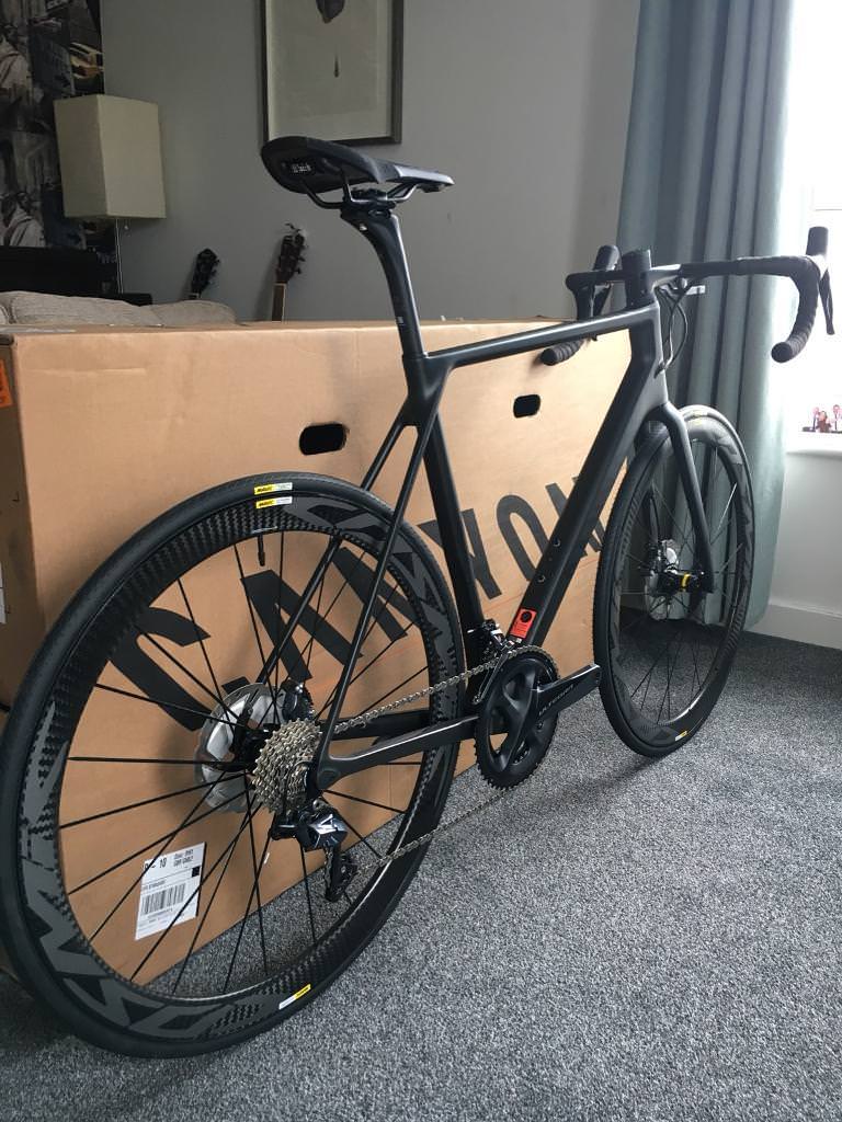 Canyon Ultimate CF SL 8.0 Aero Disc Road Bike in Southside, Glasgow Gumtree