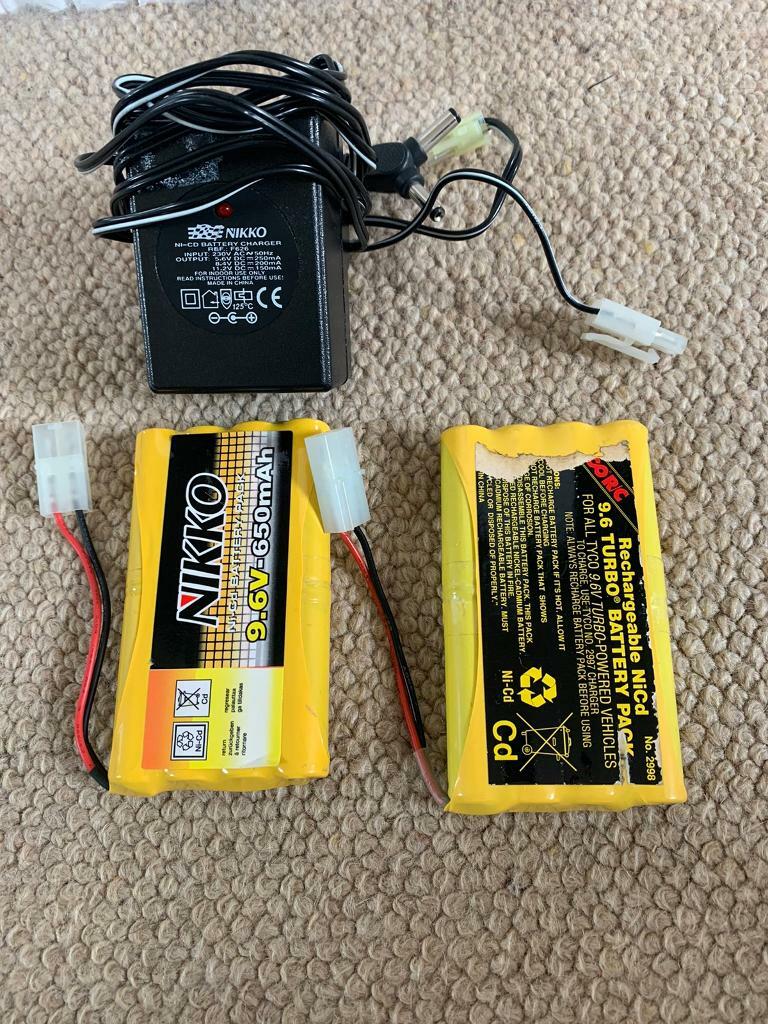 2x NIKKO 9.6V 650MAH BATTERY PACKS WITH CHARGER F626 Yellow Remote Control Car in