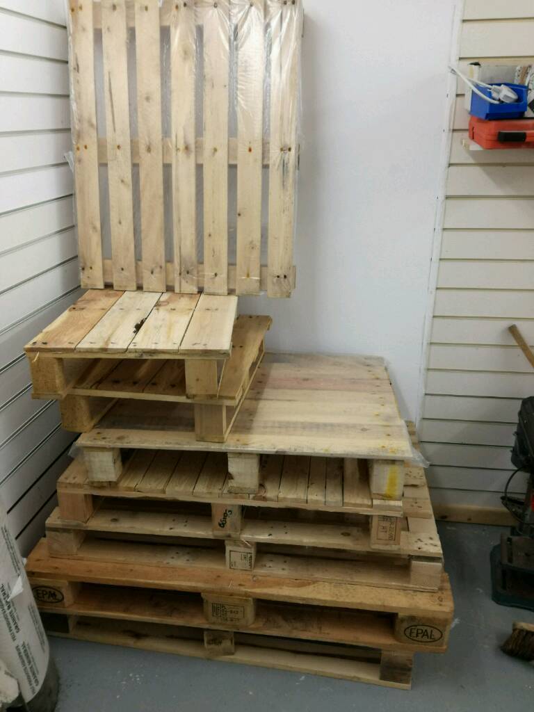 Wooden pallets different sized x8 in NewcastleunderLyme