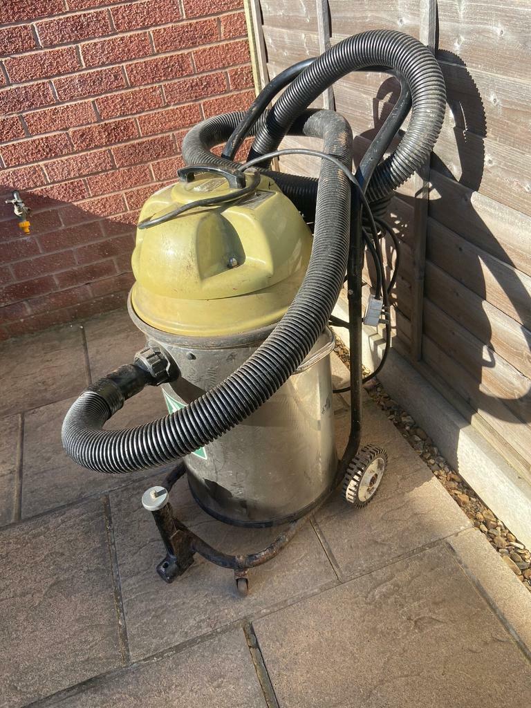Large heavy duty car valeting hoover vacuum cleaner with hard floor