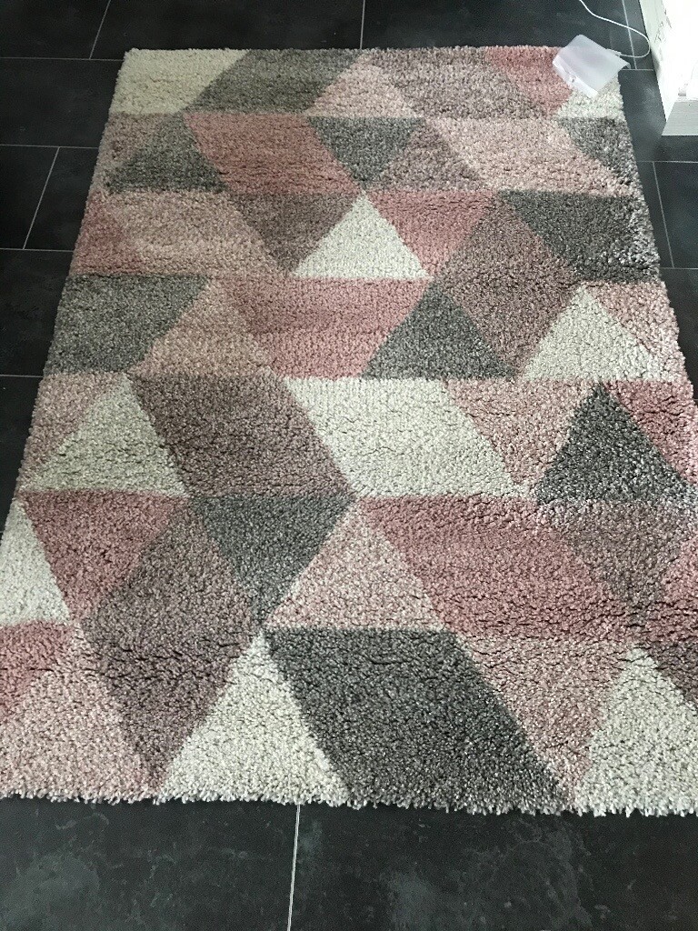 Brand new large blush pink and grey rug in Coatbridge, North