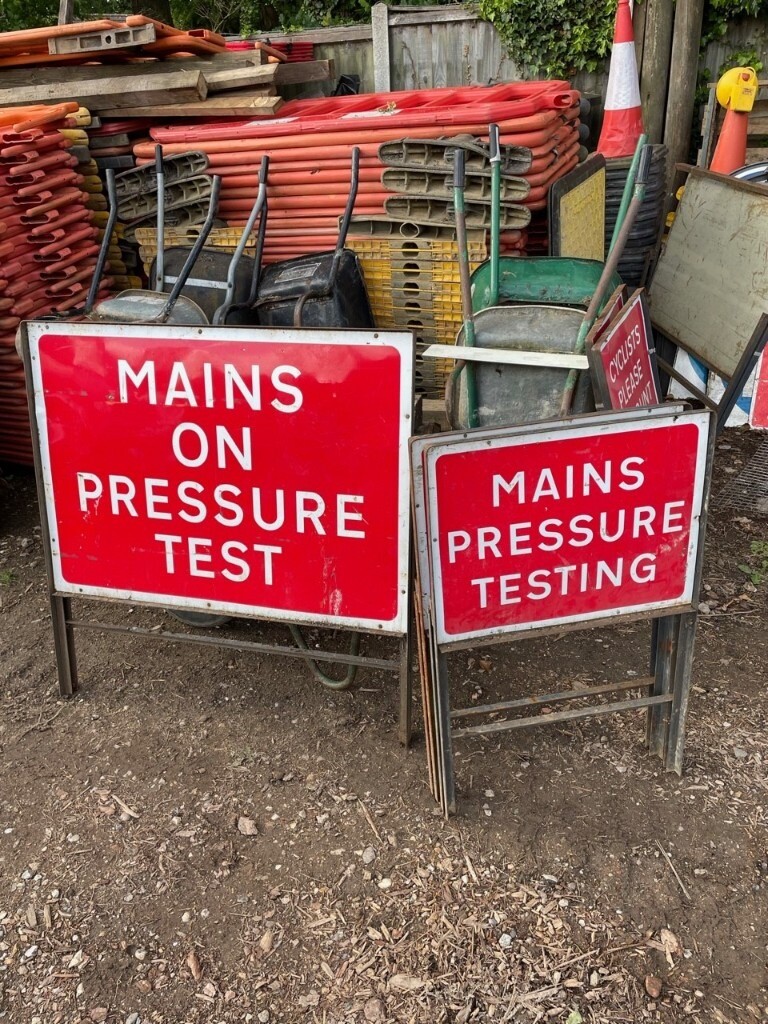 Highway road safety signs, metal, reflective, warning hazard, chapter 8