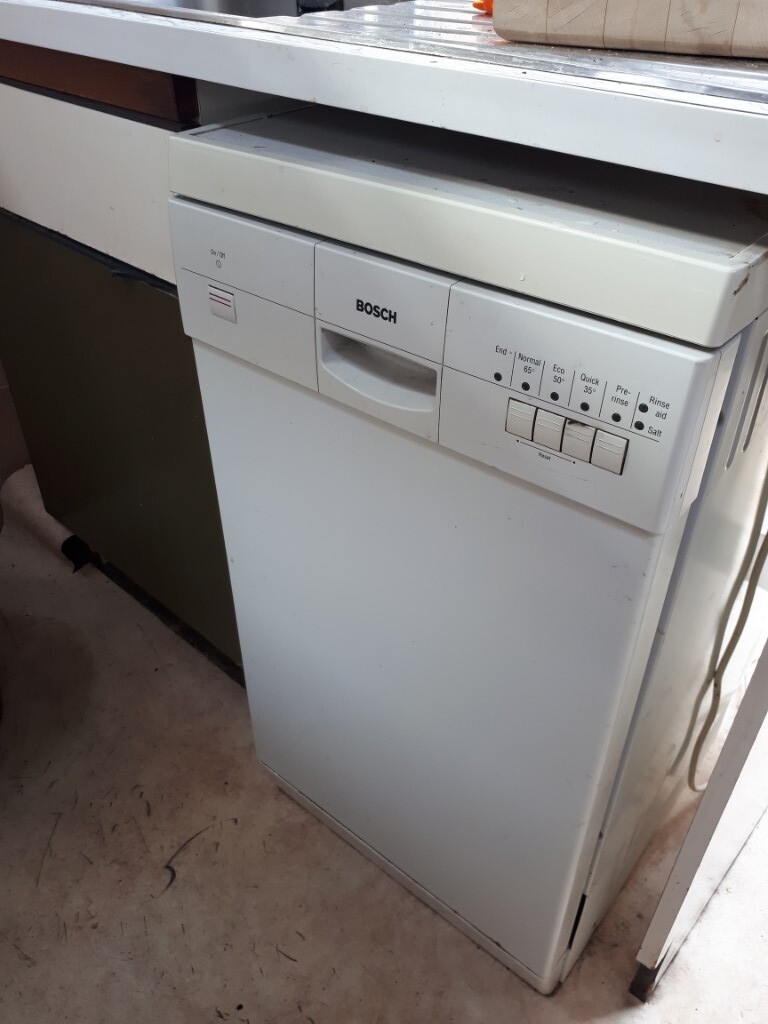 Below counter slimline Bosch dishwasher. 45cm wide. very good working
