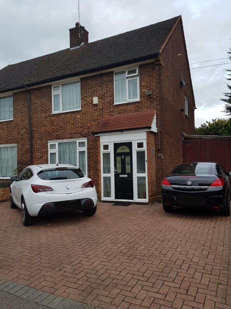 Three Bedroom Semi Detached Property, Luton LU2 in Luton