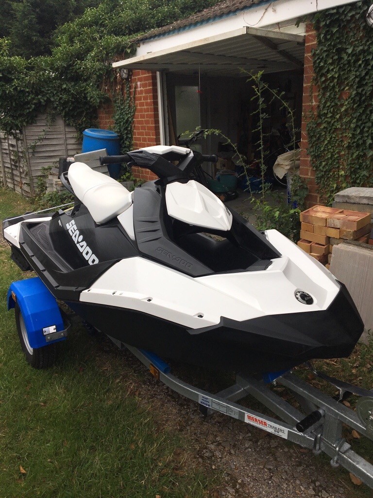 Jet ski Seadoo Spark 90hp 3 seater 2014 40 hours use last serviced