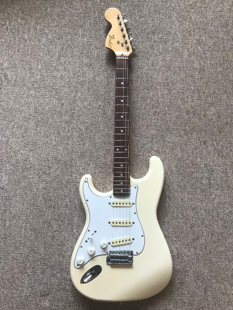 Left Handed Japanese Fender Stratocaster 1984 1987 very rare! in Woodford Green, London