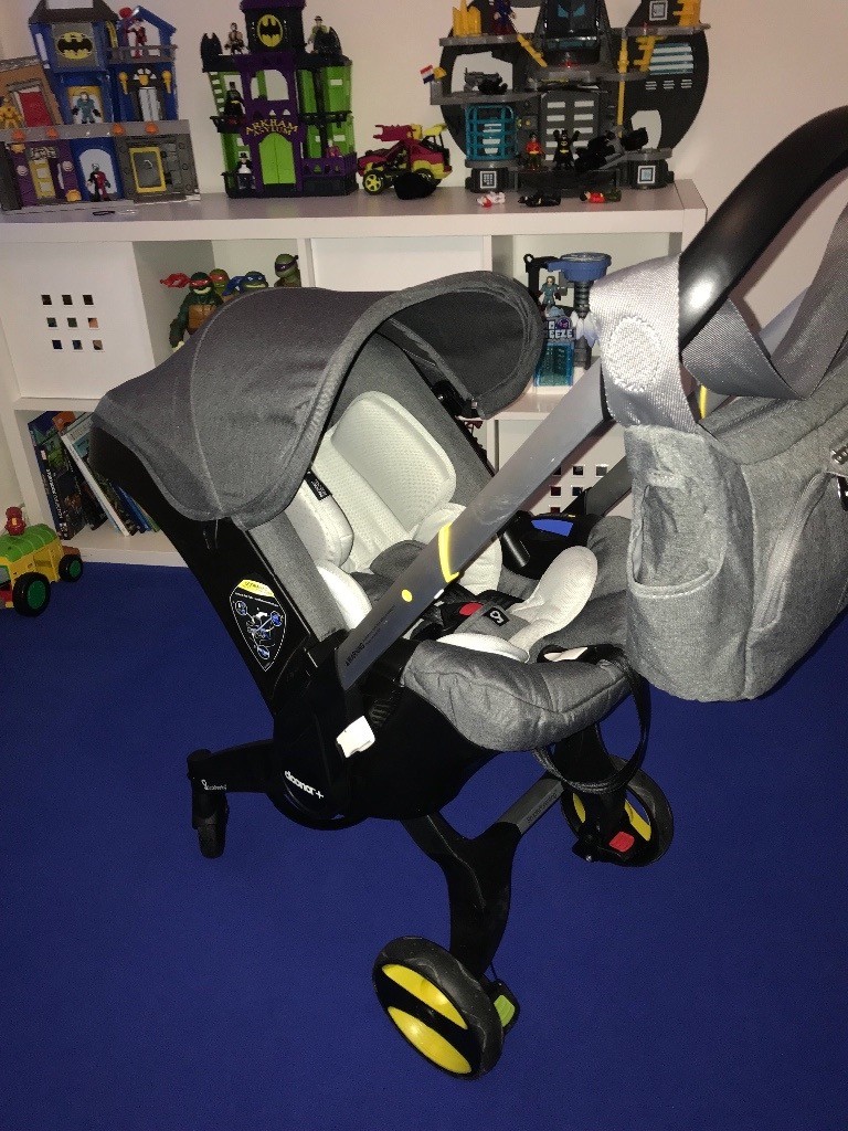 Doona car seat with bag &amp; isofix base in Bridgeton
