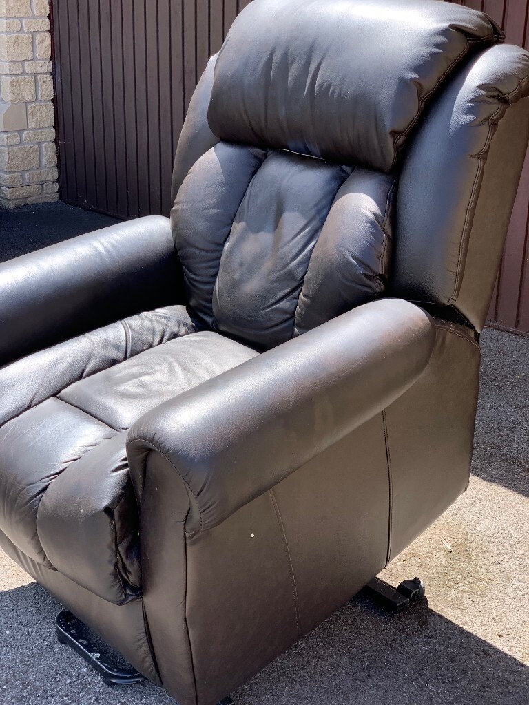 Quality Electric Riser/Recliner Chair in brown leather. in Timsbury