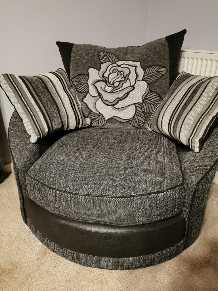 Cuddle Swivel Chair in Beeston, Nottinghamshire Gumtree