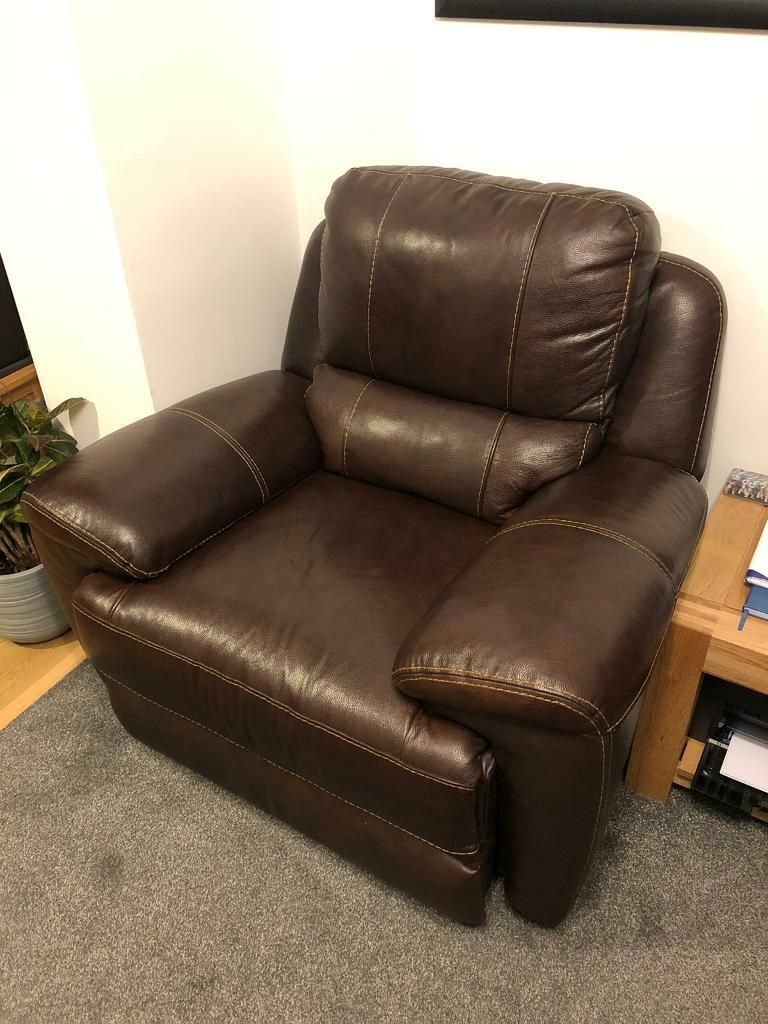 BROWN AUTHENTIC LEATHER RECLINER SEATER OAK FURNITURELAND in Locks