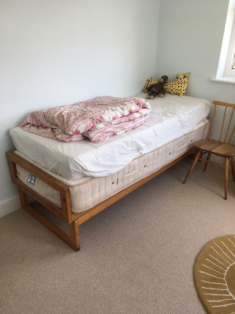 Stacking twin beds with two single mattresses Free to collector in